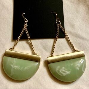 ☀️Gold Dangle Earrings With light green stone